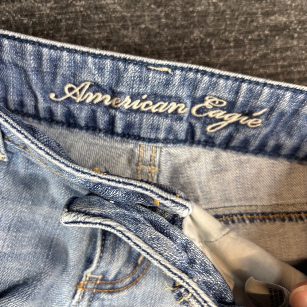 American Eagle Denim Shorts Womens 2 Light Wash Low Rise Distressed Y2K Cut Offs - Picture 2 of 6